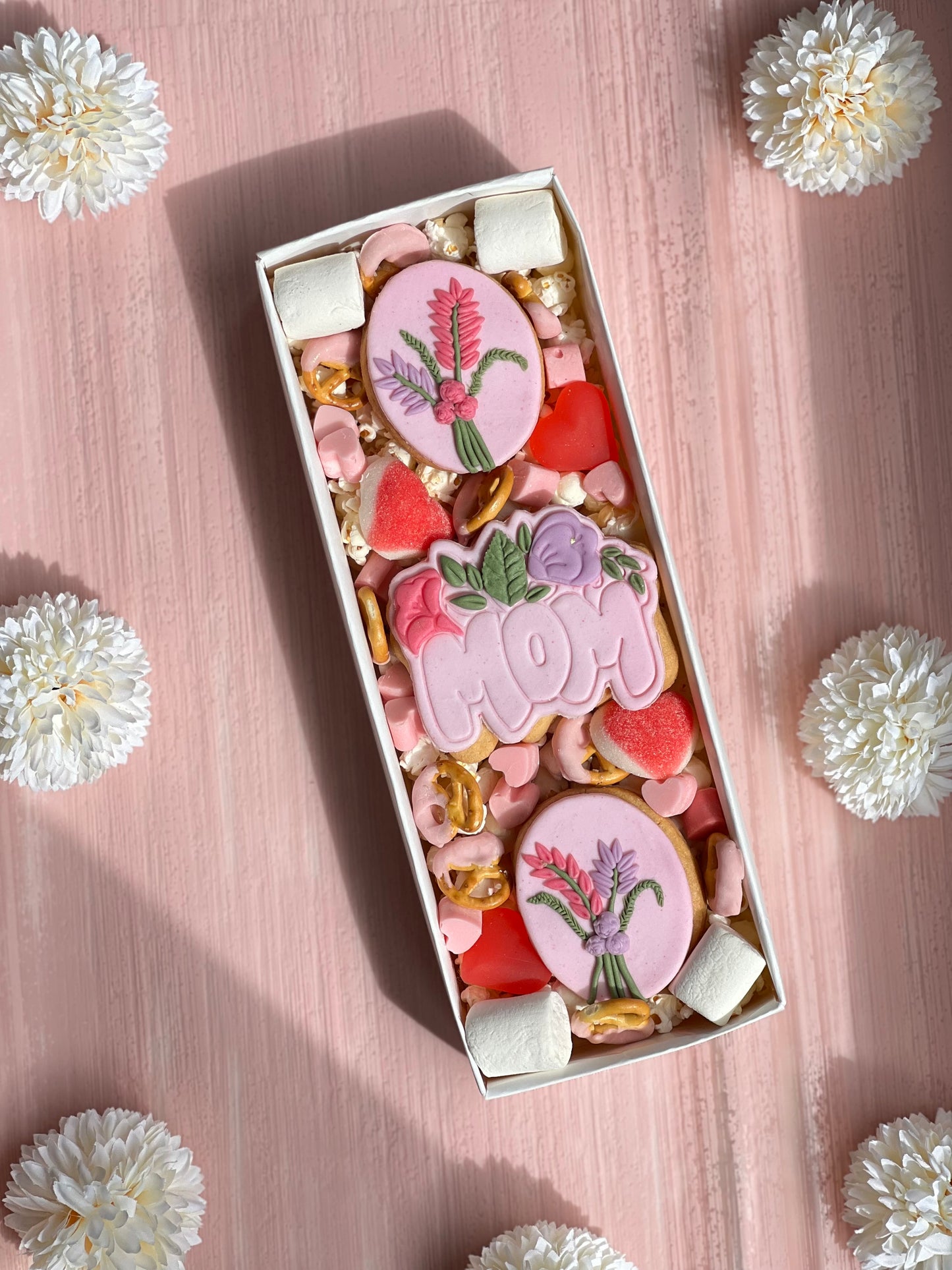 Mom & Flowers Cookies Box
